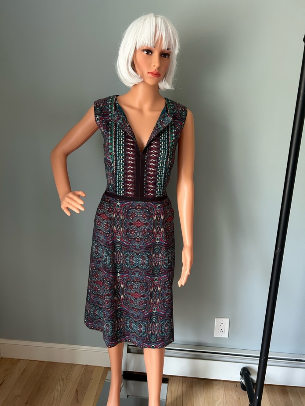 Nanette  Lepore Sleeveless V-Neck Patterned Midi Dress in Deep Plum